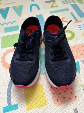 Running shoes